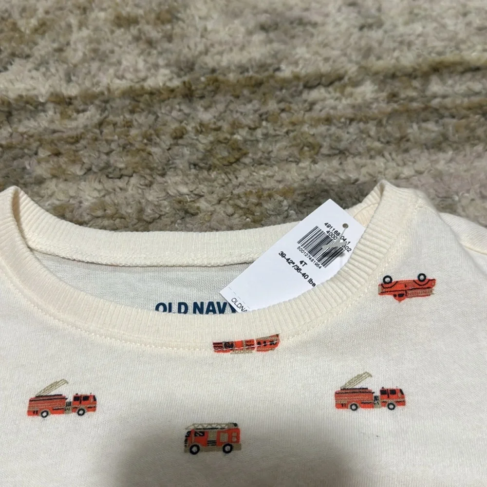 NWT Old Navy Toddler Boy Firetruck Cream Long Sleeve Top 4T